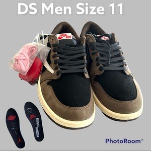 DS Nike Travis Scott Jordan 1 Low Mocha CQ4277 001  Size 11 men’s